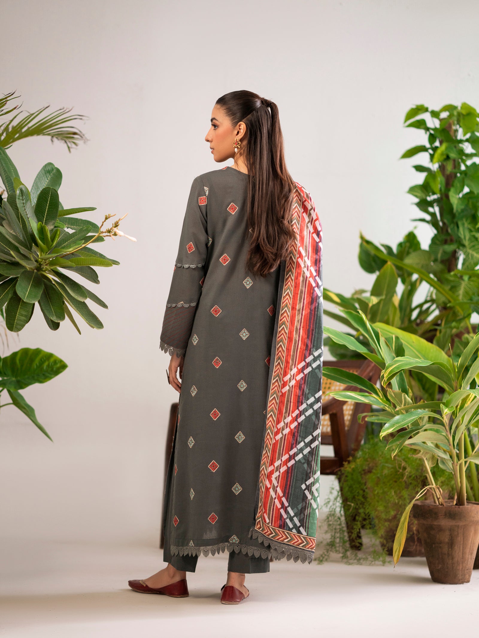 Lawn Karandi Embroidery