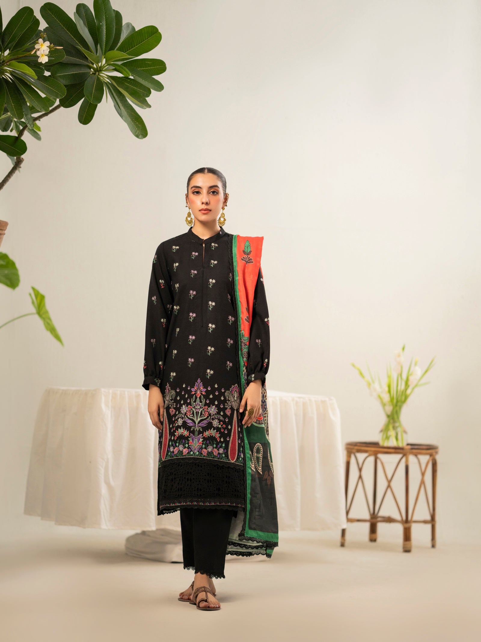 Lawn Karandi Embroidery